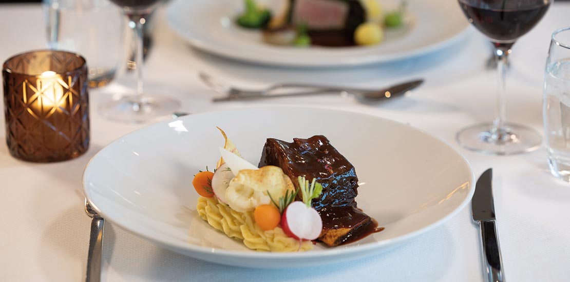 Enjoy delicious cuisine served in the Panorama restaurant